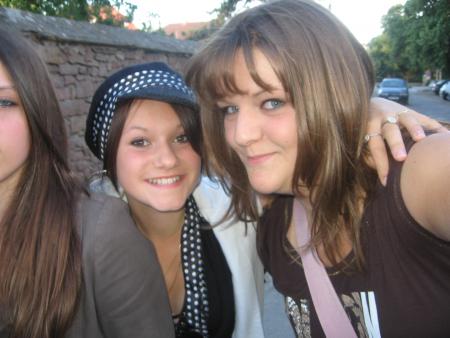 mOi ~~ agathe ~~ madOu (cachée lOl) 